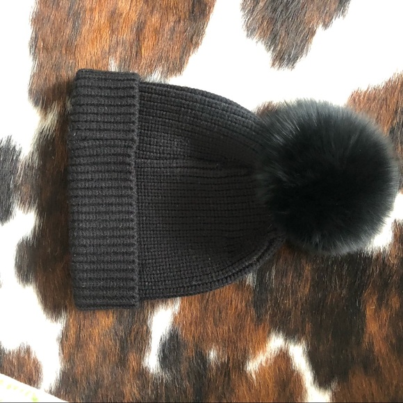 New Beanie Single Pom - black fox fur Pom beanie brand new - Picture 6 of 17